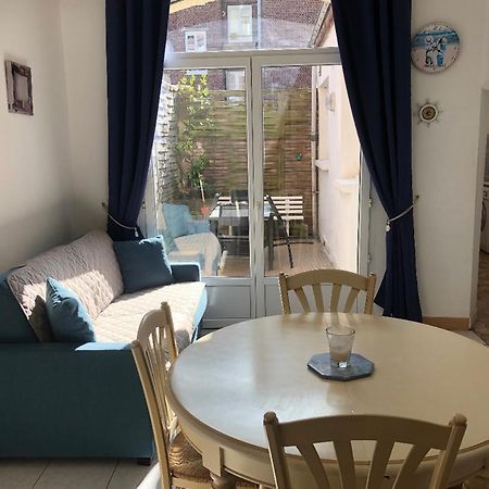Appartement Avec Cour A 50M De La Plage Мер-ле-Бен Экстерьер фото