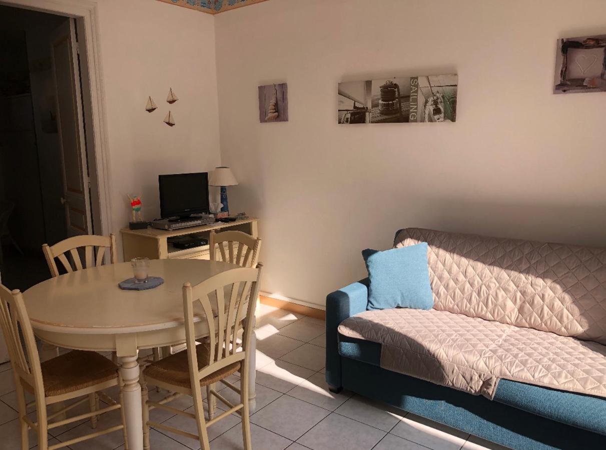 Appartement Avec Cour A 50M De La Plage Мер-ле-Бен Экстерьер фото