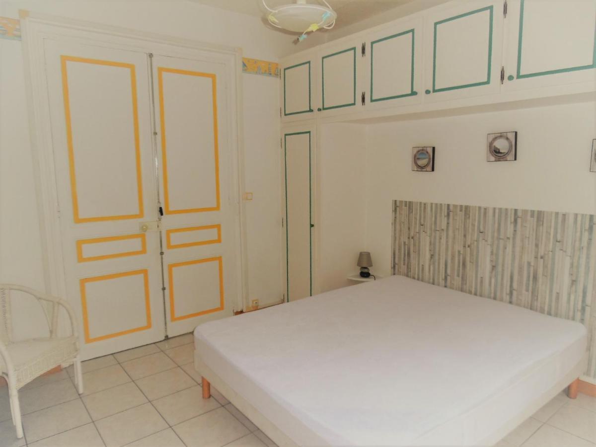 Appartement Avec Cour A 50M De La Plage Мер-ле-Бен Экстерьер фото