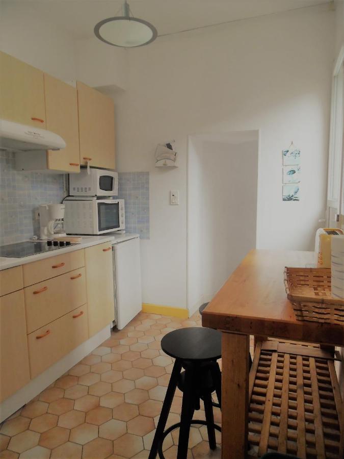 Appartement Avec Cour A 50M De La Plage Мер-ле-Бен Экстерьер фото